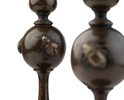 2026-1479 PAIRE BOUGEOIRS BRONZE INSECTES (11)