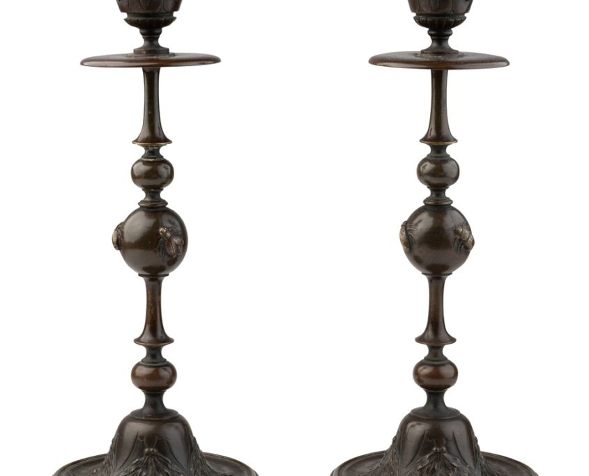 2026-1479 PAIRE BOUGEOIRS BRONZE INSECTES (2)