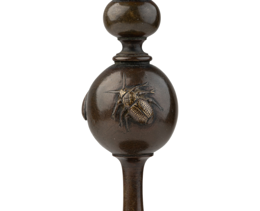 2026-1479 PAIRE BOUGEOIRS BRONZE INSECTES (8)